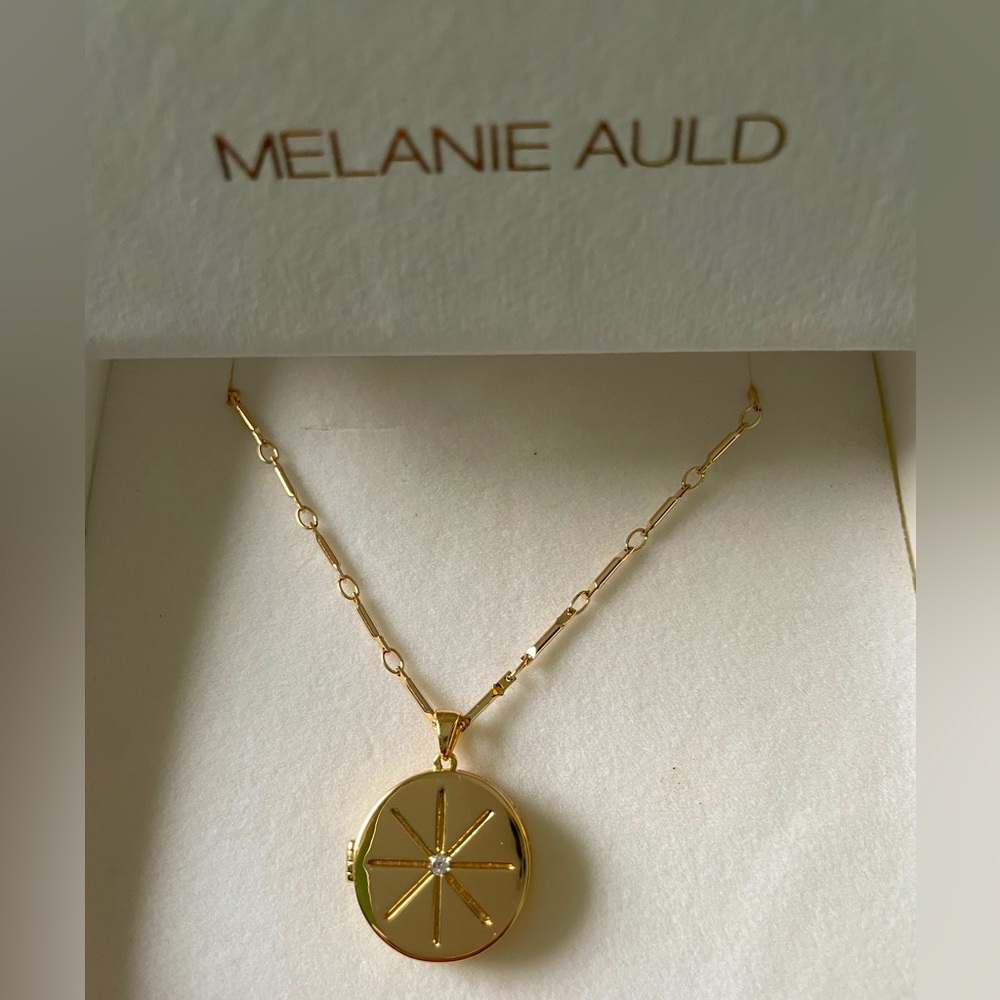 Brand New Melanie Auld Gold Tone Locket